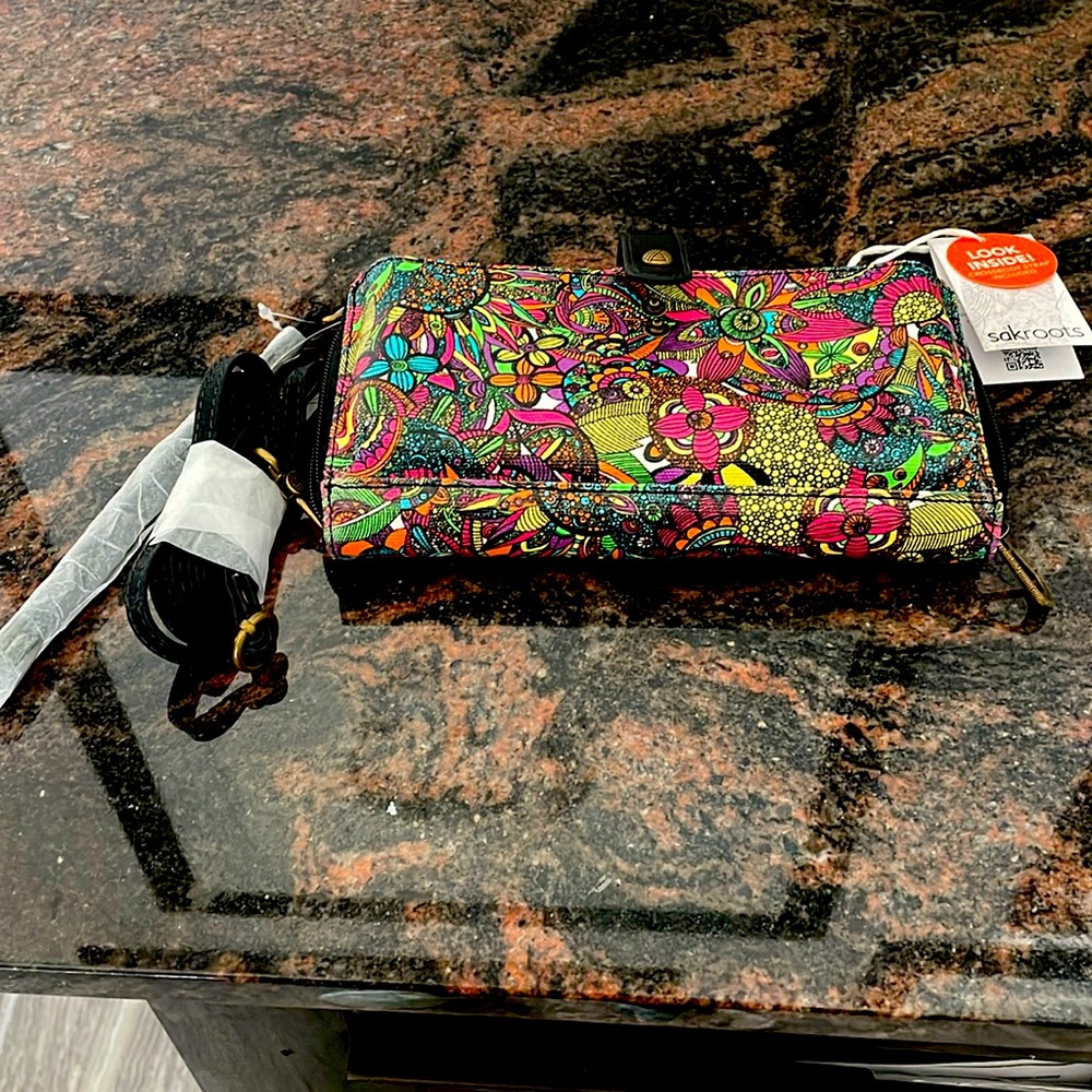 SAKROOTS  WRAP AROUN WALLET